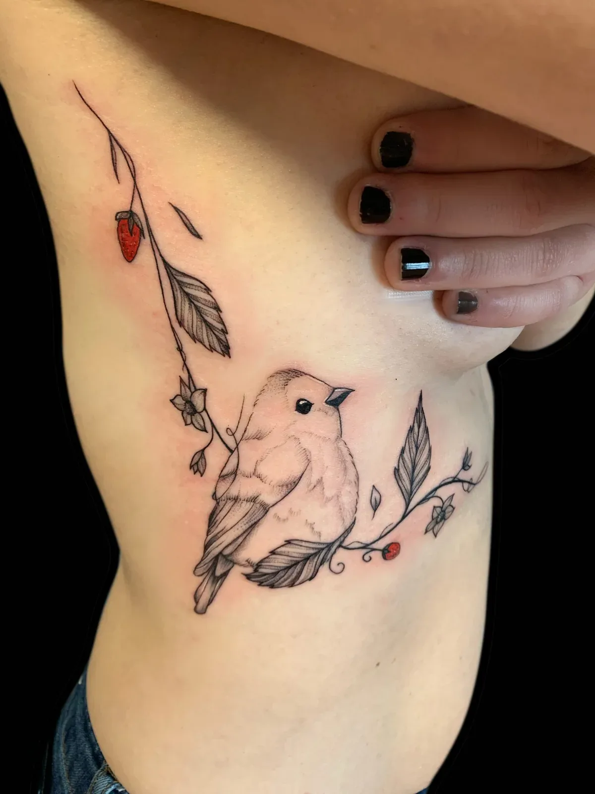 Tatoueuse Annahata — fine line et blackwork au Loroux-Bottereau